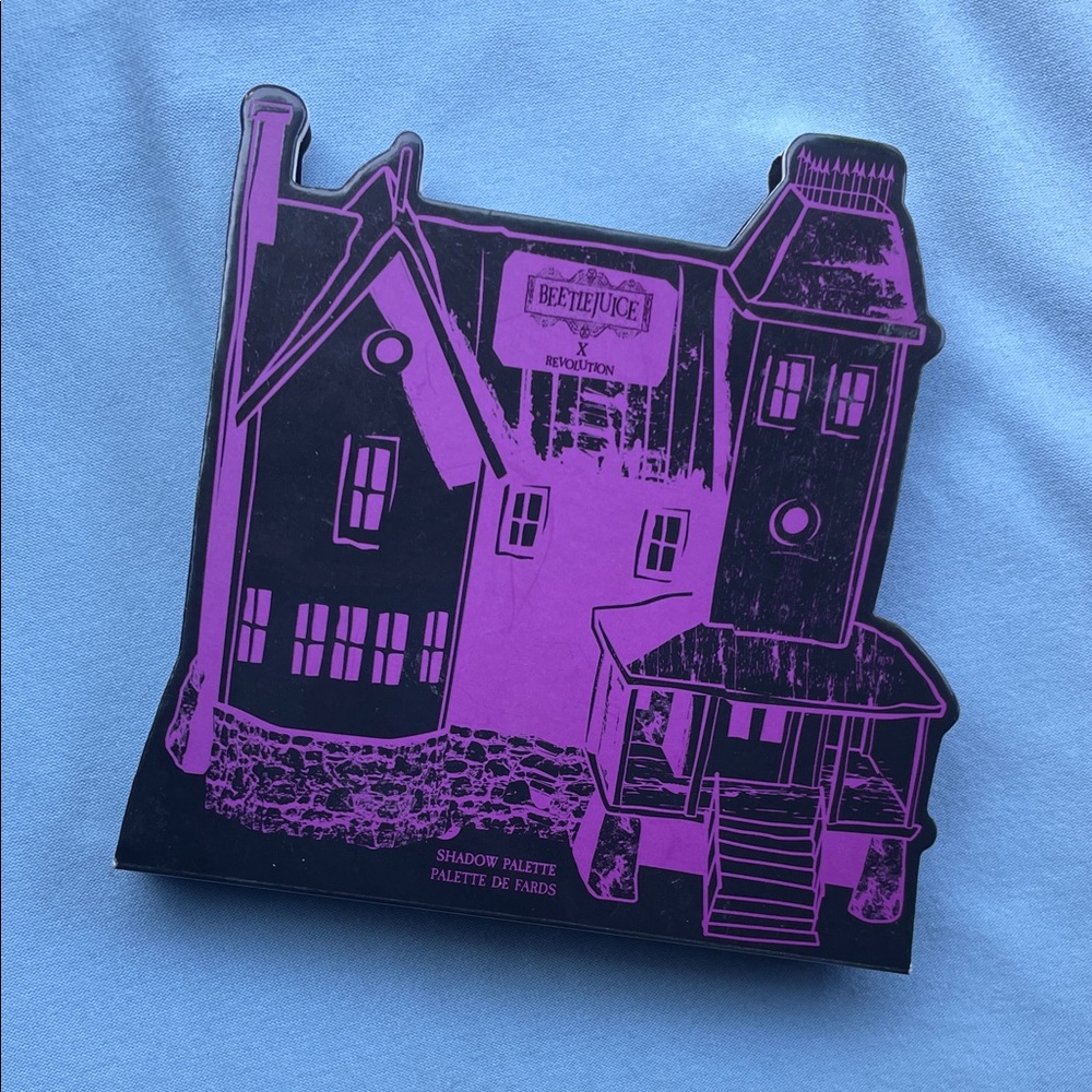 Makeup Revolution x Beetlejuice Beetle House Shadow Palette